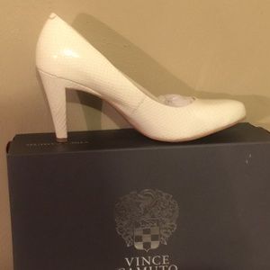VINCE CAMUTO PATENT  PUMPS